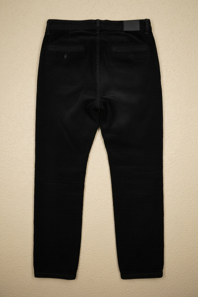 Pantalon noir en velours côtelé – BY KER