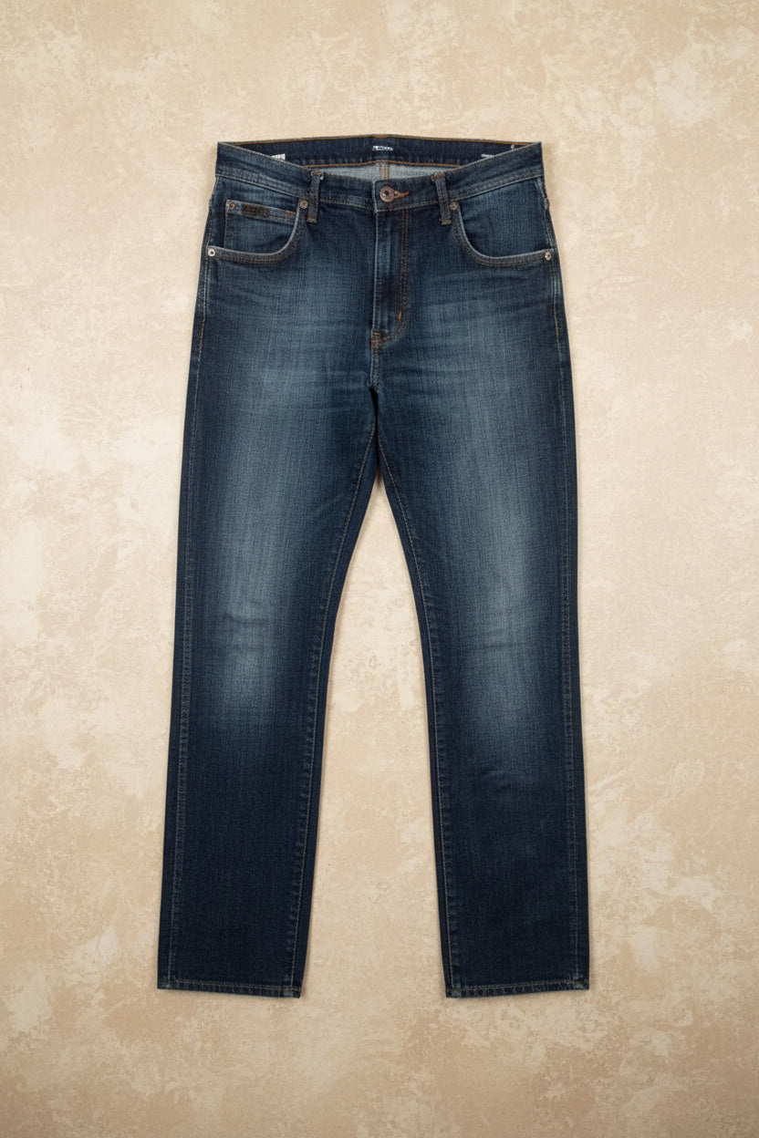 Jean noir coupe droite légèrement évasée – BY KER