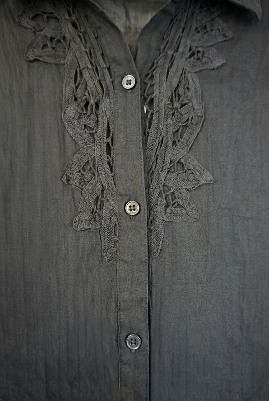 Chemisier noir – by Béatrice