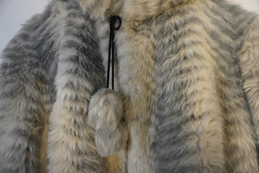 Élégante veste en fausse fourrure grise – By FABSO