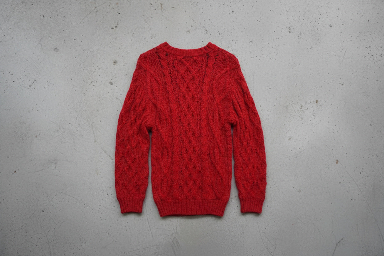 Pull rouge oversized – by Zainab