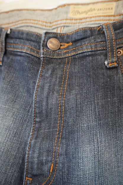 Jean noir coupe droite légèrement évasée – BY KER