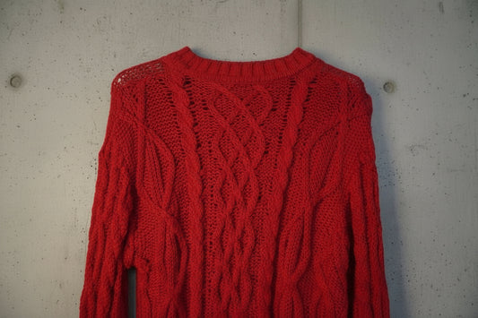 Pull rouge oversized – by Zainab