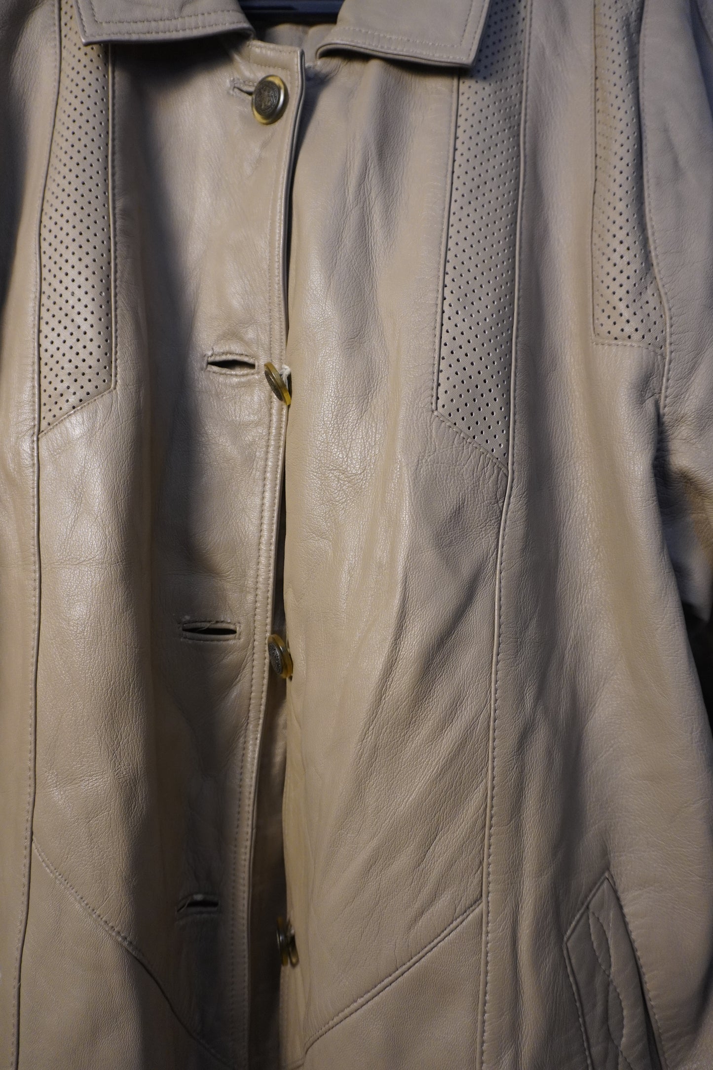 Manteau long en cuir d’agneau beige – BY SARAH LANG