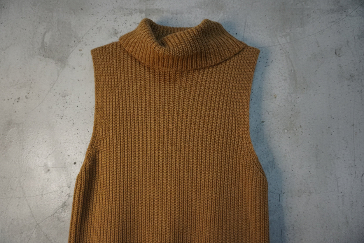 Robe pull marron col roulé – by Zainab