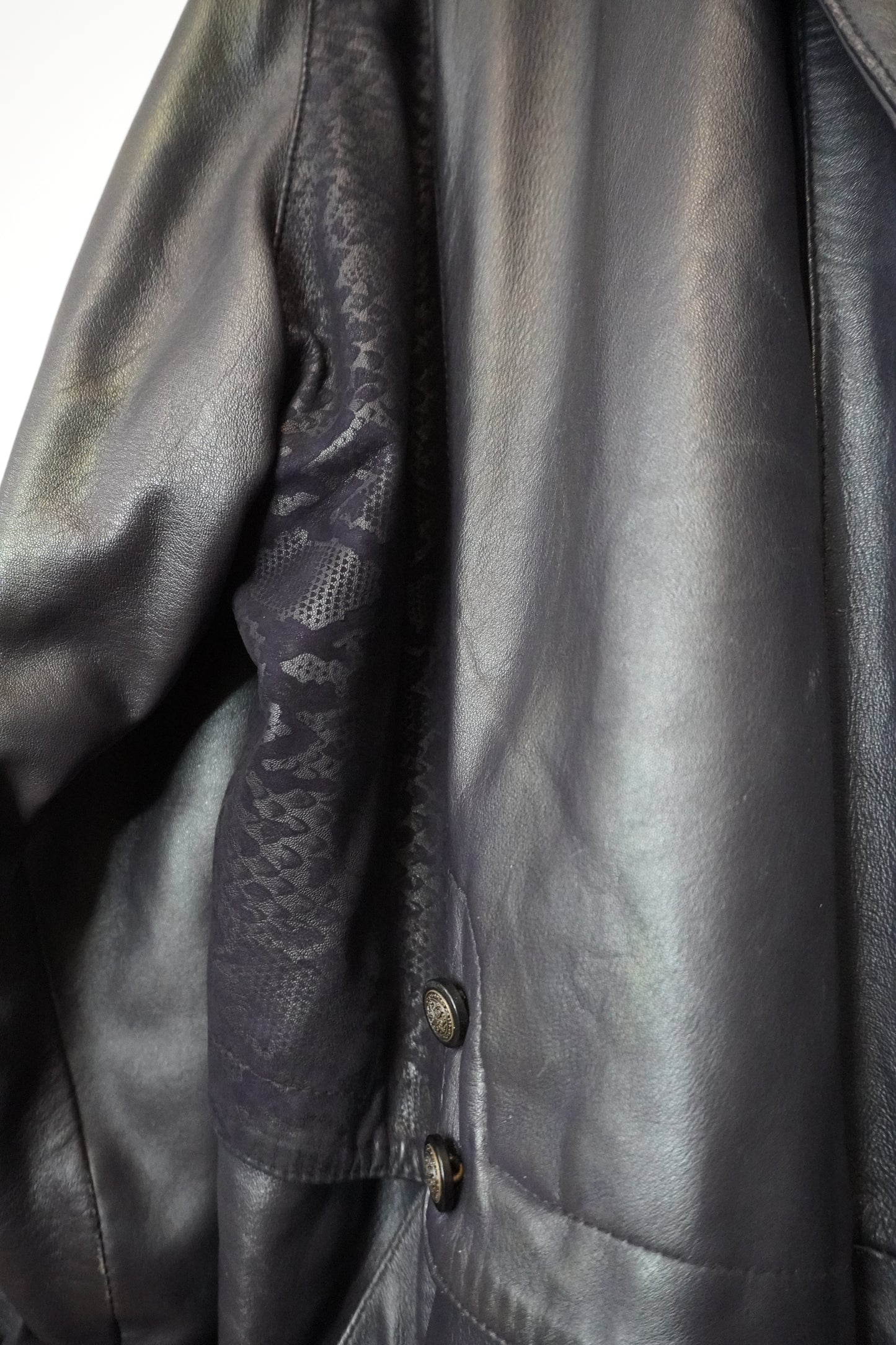 Veste Cuir Oversized Noire – by YANNIS KINGSTON