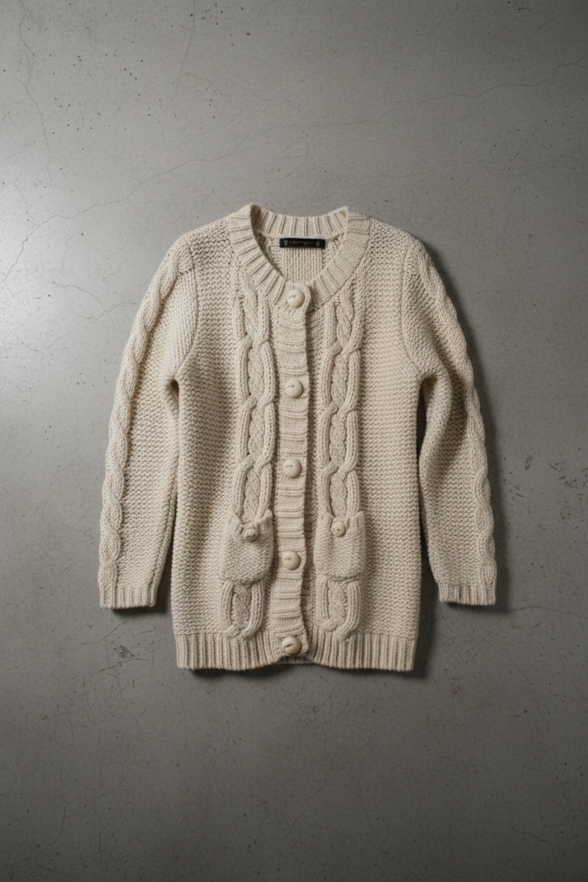 Cardigan blanc minimaliste – by Zainab