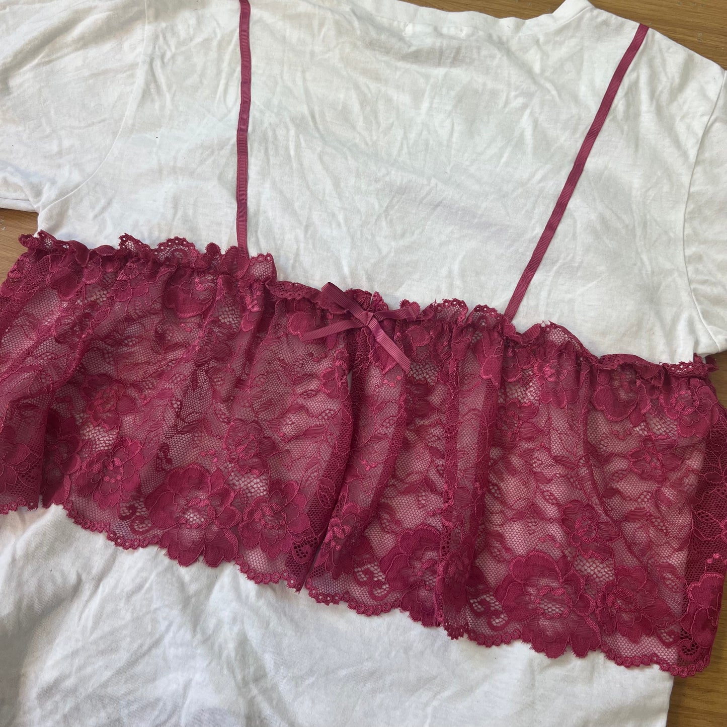 T-shirt blanc avec effet crop top en dentelle rose - Earth Music & Ecology - Taille S by SARLOTTE