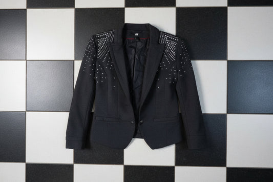 Blazer de soirée noir à épaules perlées – BY SARAH LANG