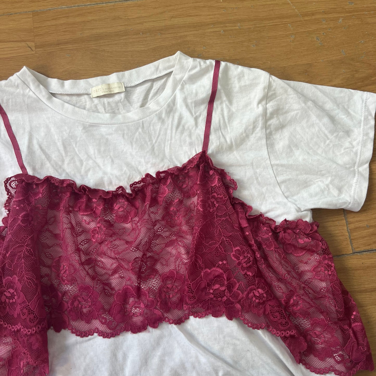 T-shirt blanc avec effet crop top en dentelle rose - Earth Music & Ecology - Taille S by SARLOTTE