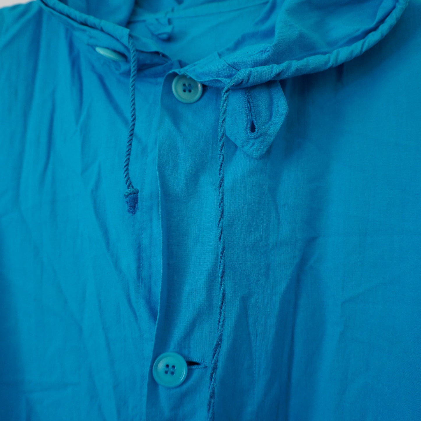 Veste bleue à capuche – BY SARLOTTE