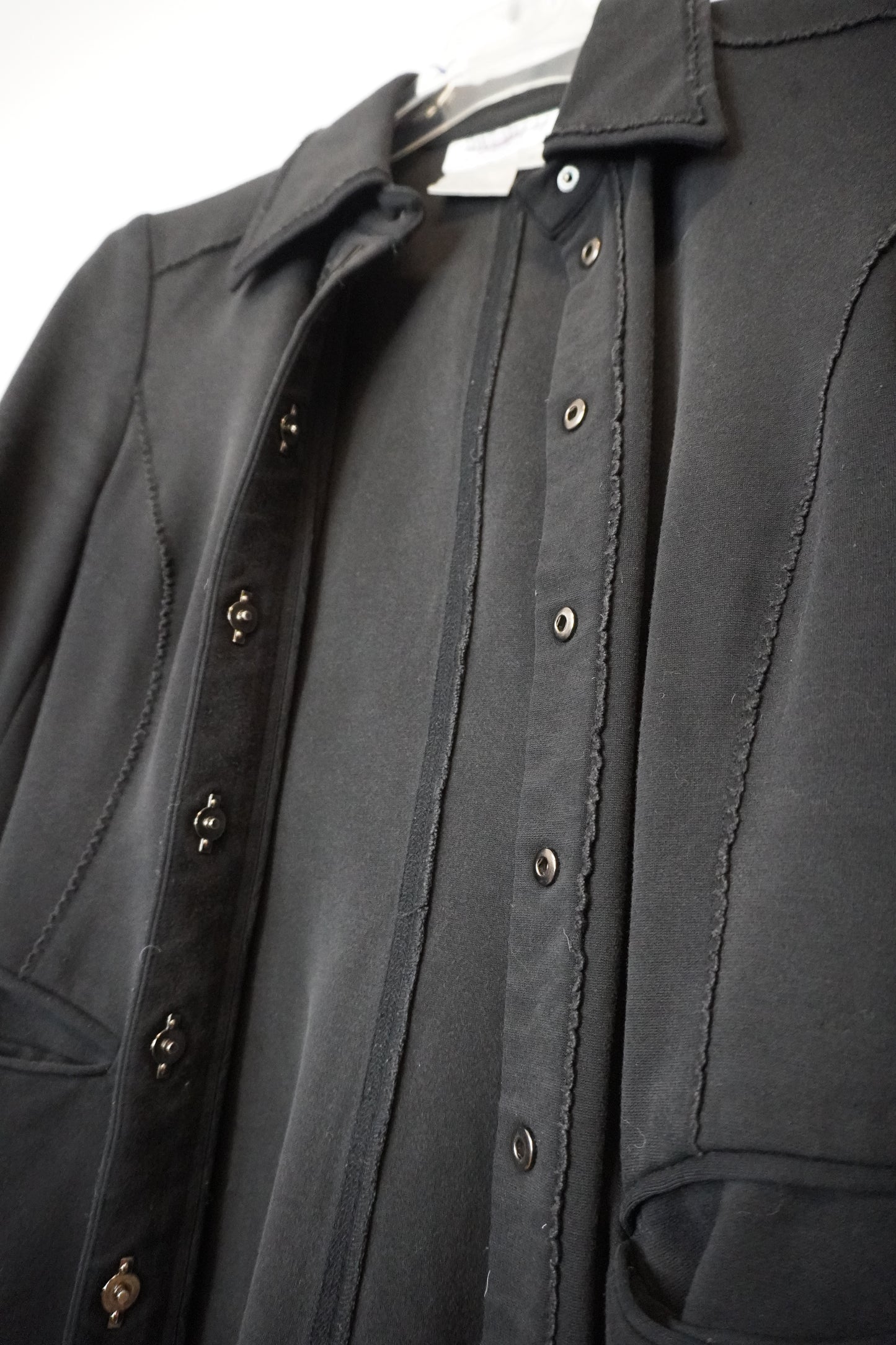 Chemise Noire – by YANNIS KINGSTON