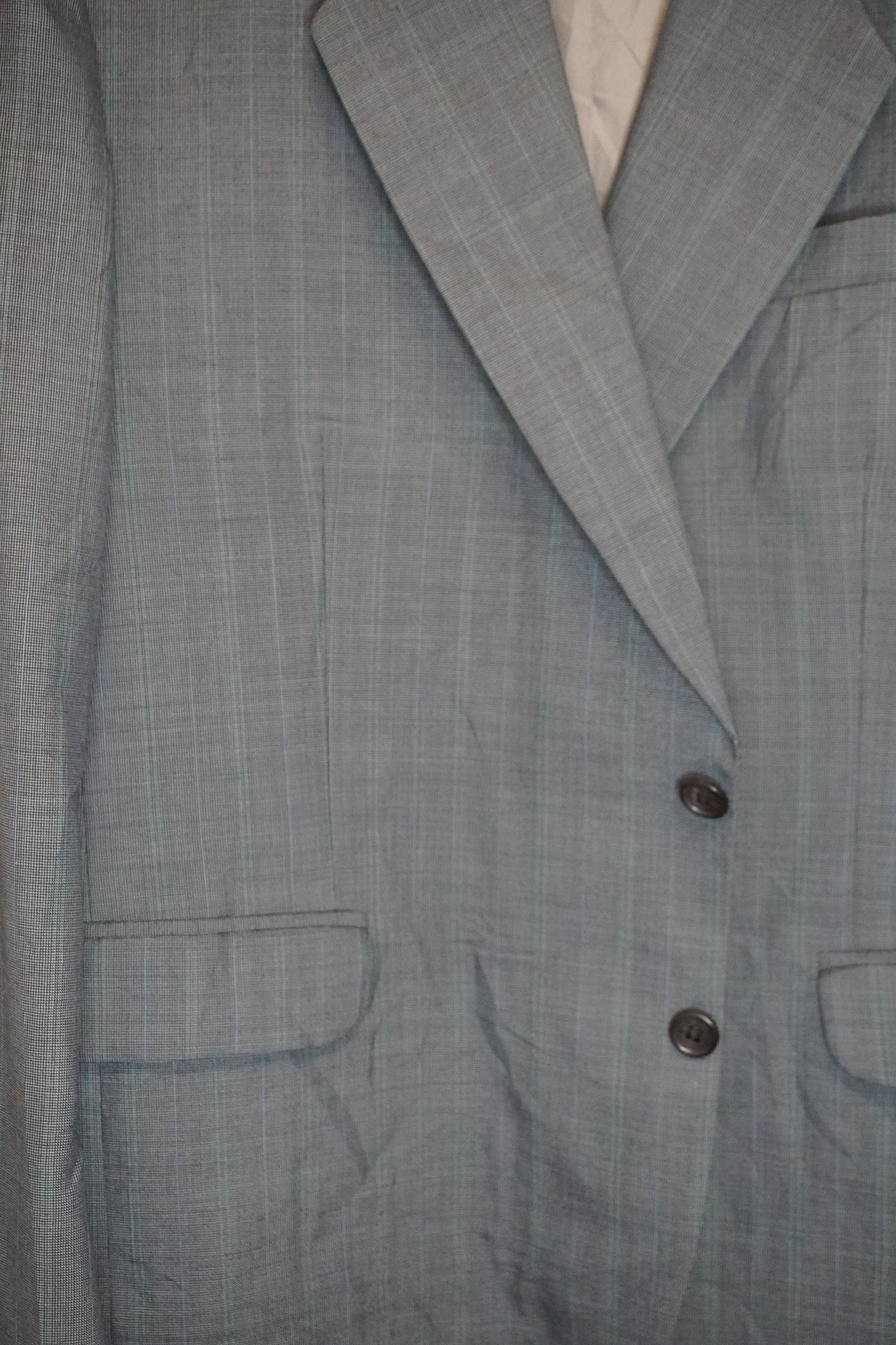 Costume gris foncé classique – by Zainab