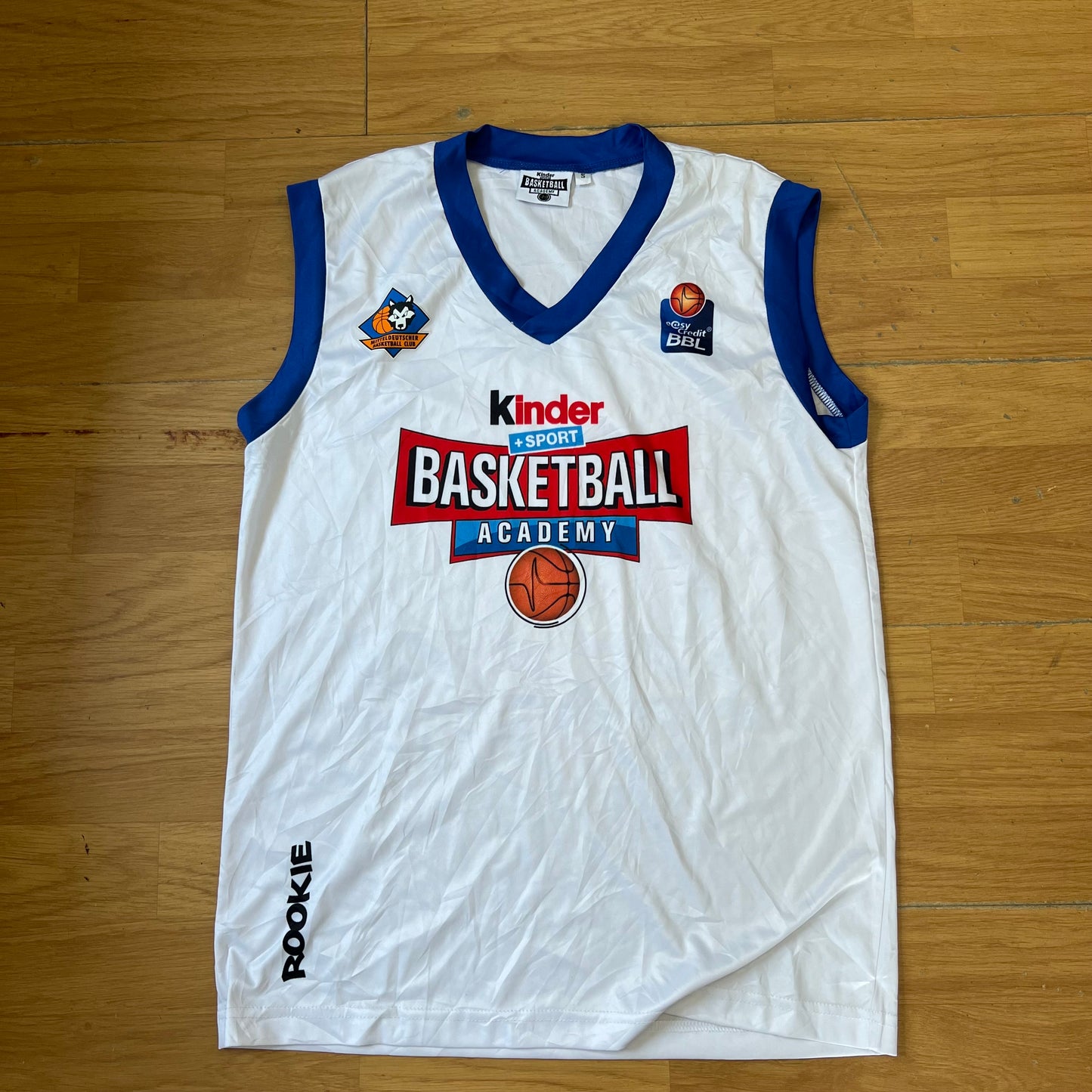 T-shirt style basketball blanc et bleu - Taille S