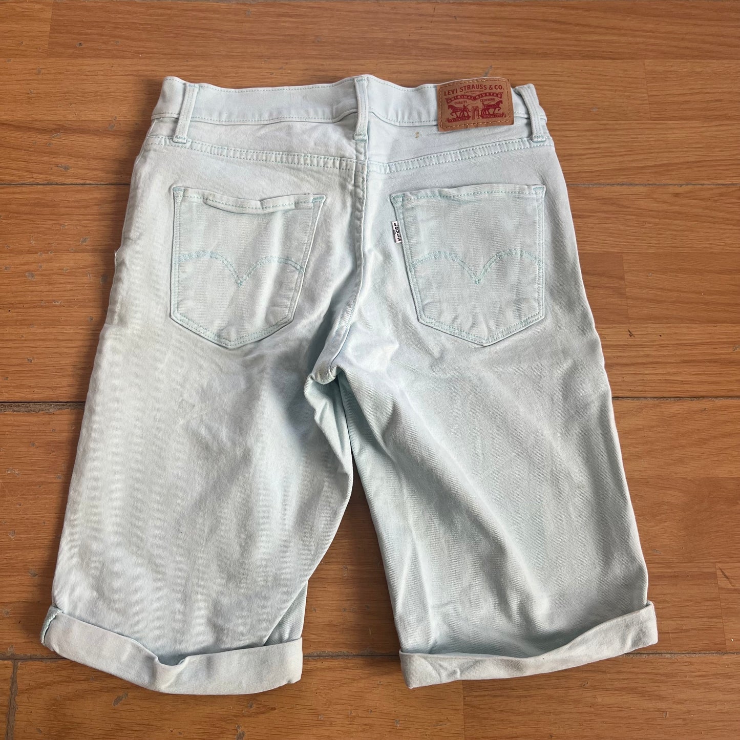 Short en jean bleu clair - Levi’s - Taille 27 by SARLOTTE