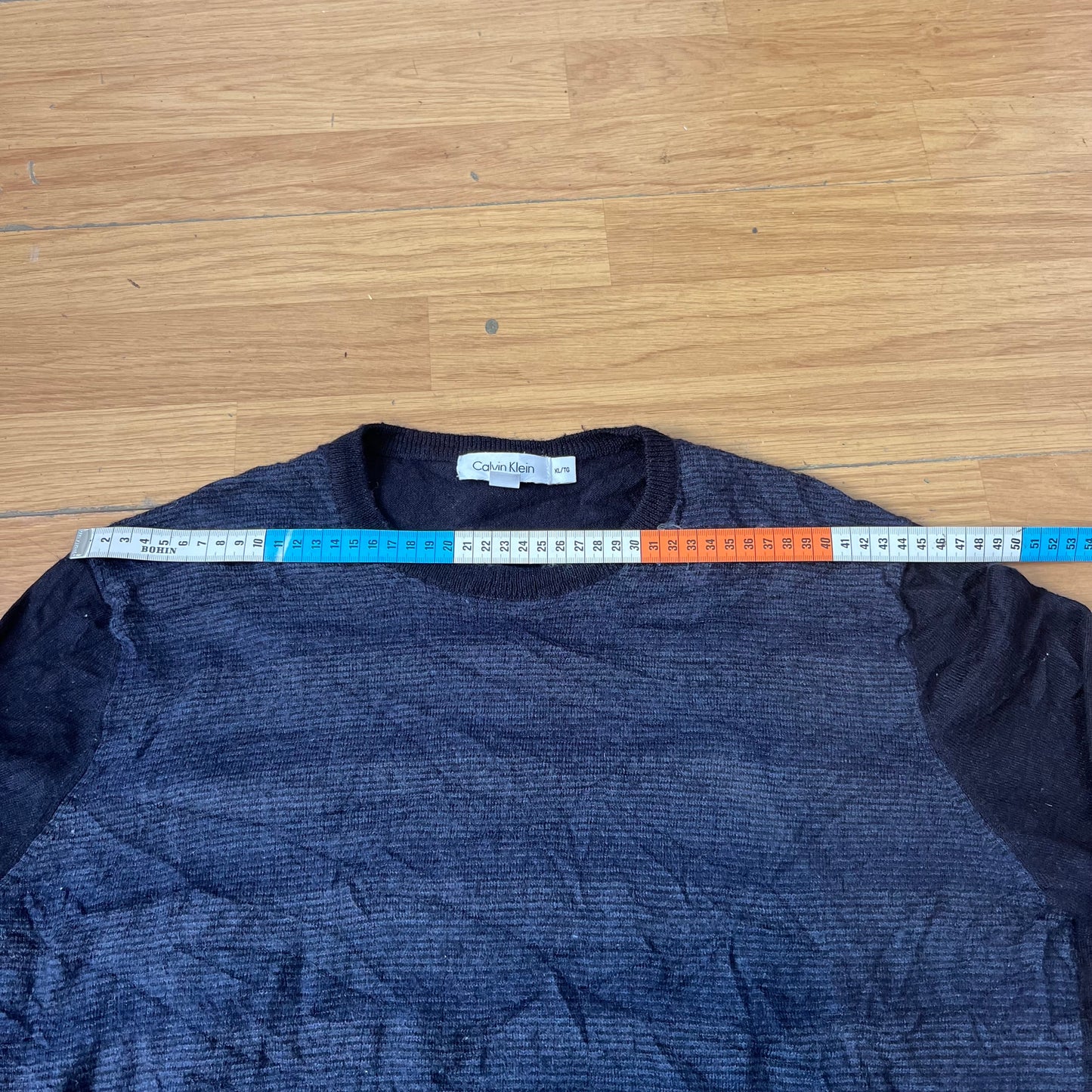 Pull noir avec fines rayures bleu foncé Calvin Klein – Taille XL