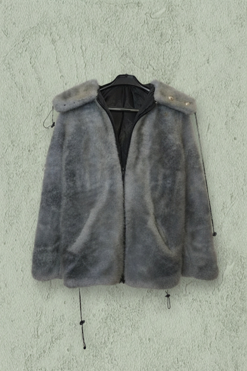 Veste Fourrure Grise Oversize Signature – YANNIS KINGSTON