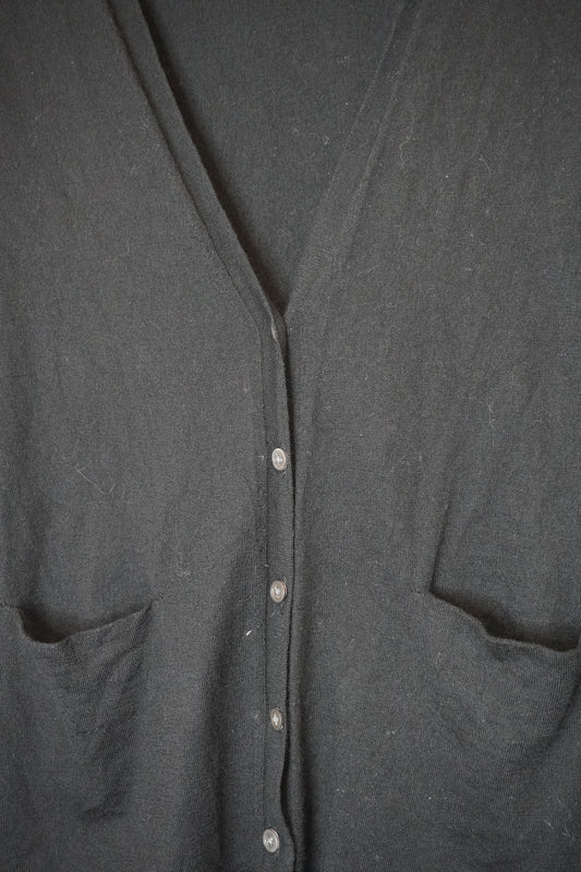 Cardigan noir chic – by Zainab