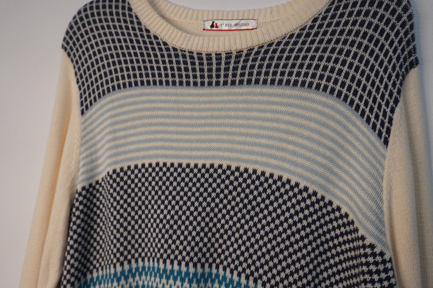 Pull bicolore bleu et blanc – by Zainab