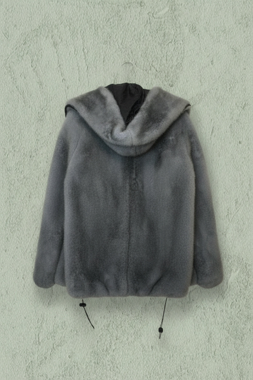 Veste Fourrure Grise Oversize Signature – YANNIS KINGSTON