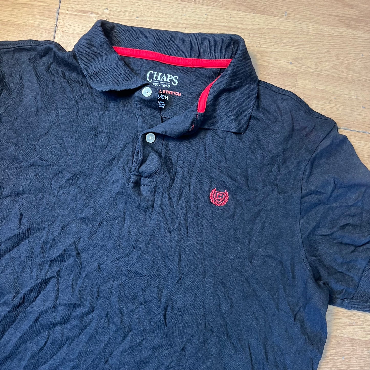 Polo noir avec détails rouges - Chaps - Taille S