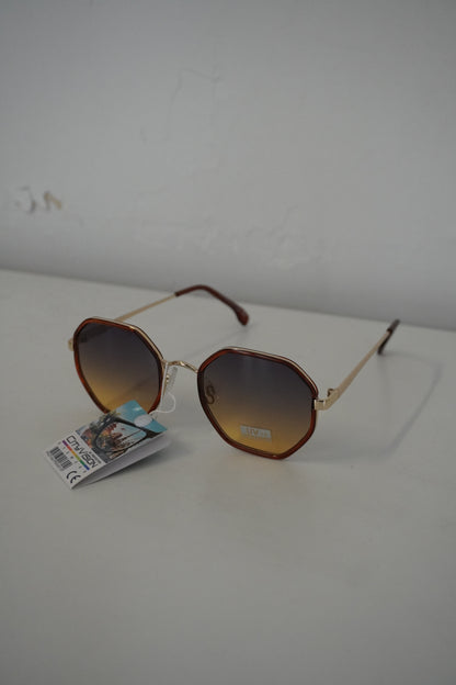 Lunettes de Soleil Translucides à Détails Métalliques – By YANNIS KINGSTON