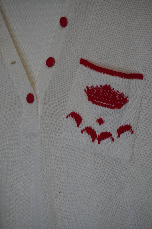 Pull blanc avec détails rouges – by Zainab