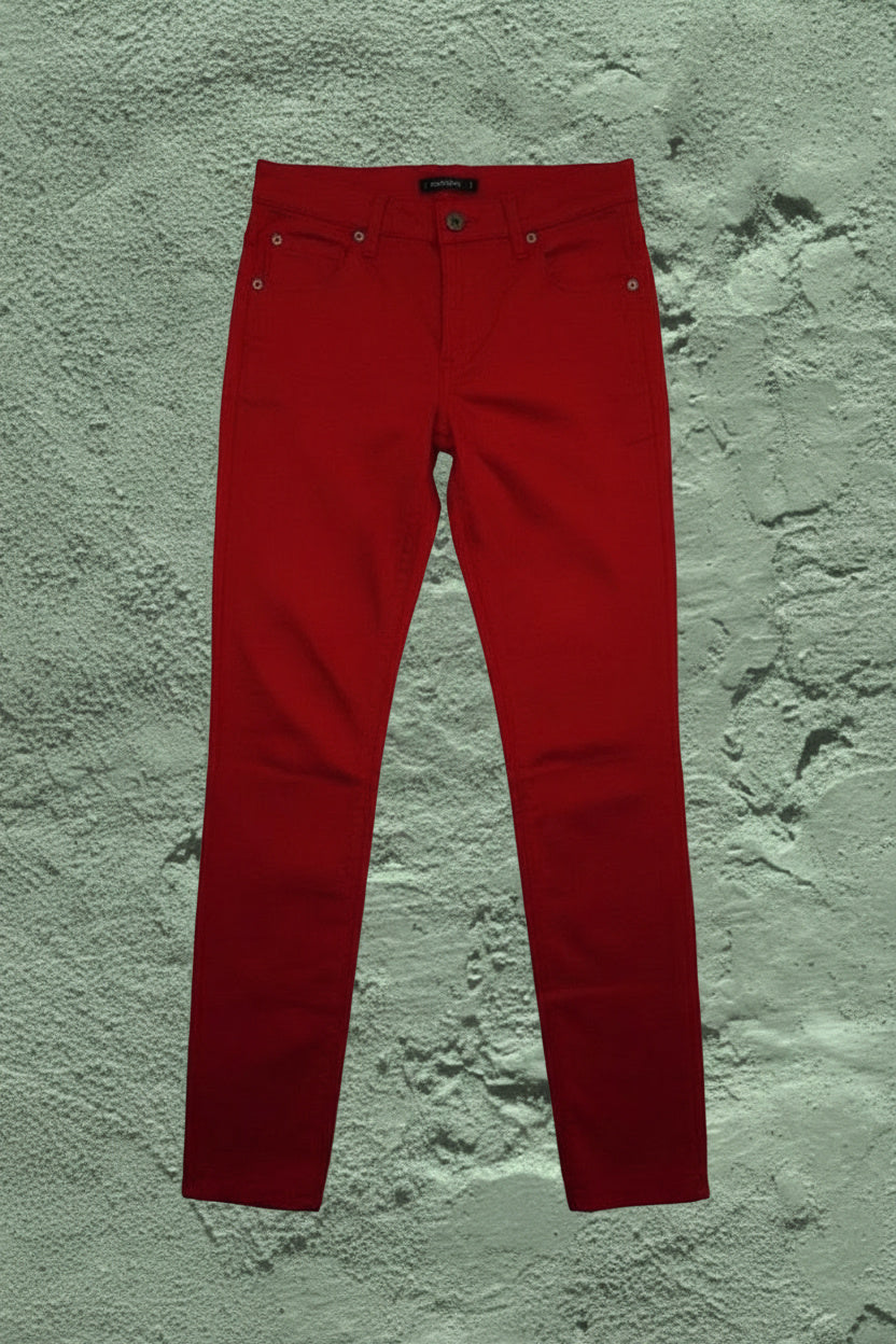 Jean Skinny Rouge Satiné – by YANNIS KINGSTON