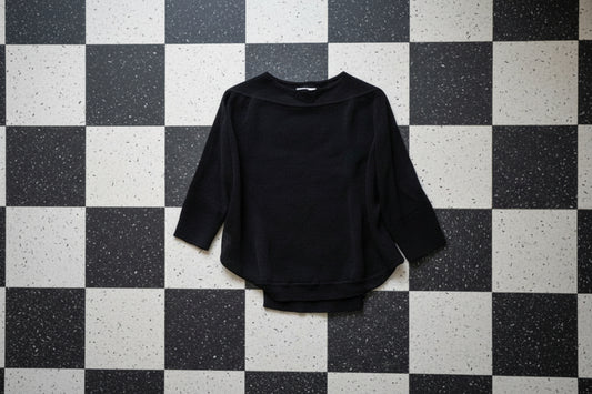 Top noir structuré à taille élastiquée – BY SARAH LANG