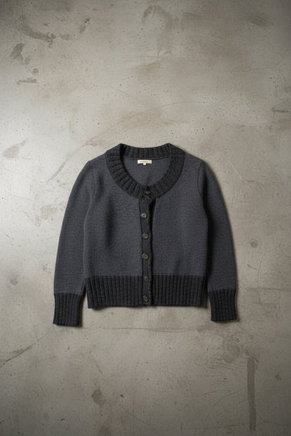 Cardigan court gris – by Zainab