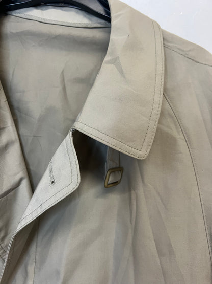 Trench-Coat - by BÉATRICE