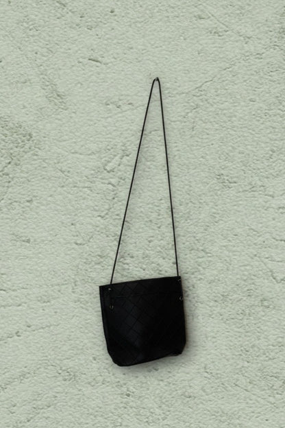Sac à Main en Cuir Noir à Cordon – by YANNIS KINGSTON