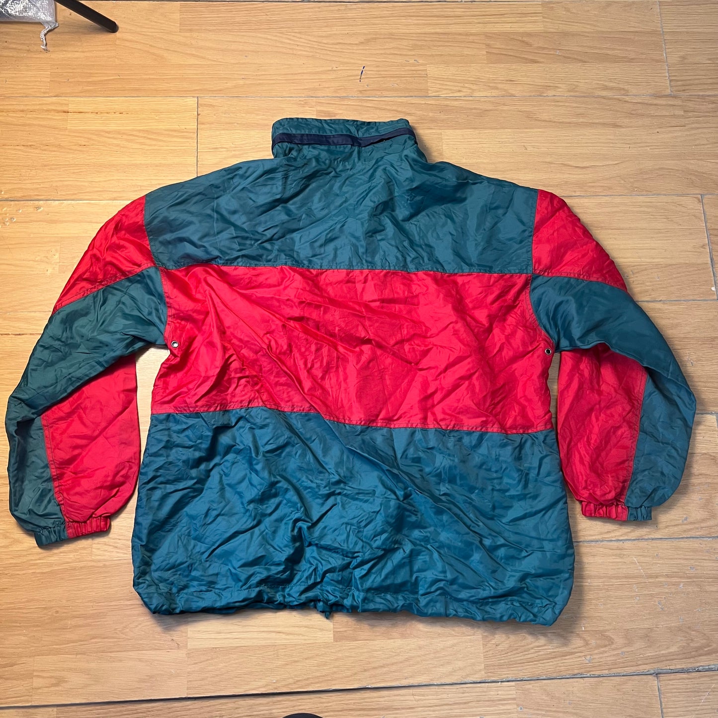 Veste coupe-vent verte et rouge - Taille L