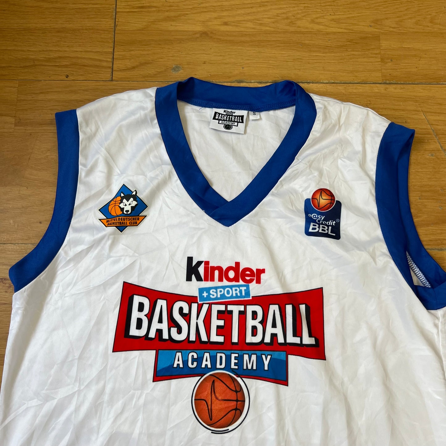 T-shirt style basketball blanc et bleu - Taille S