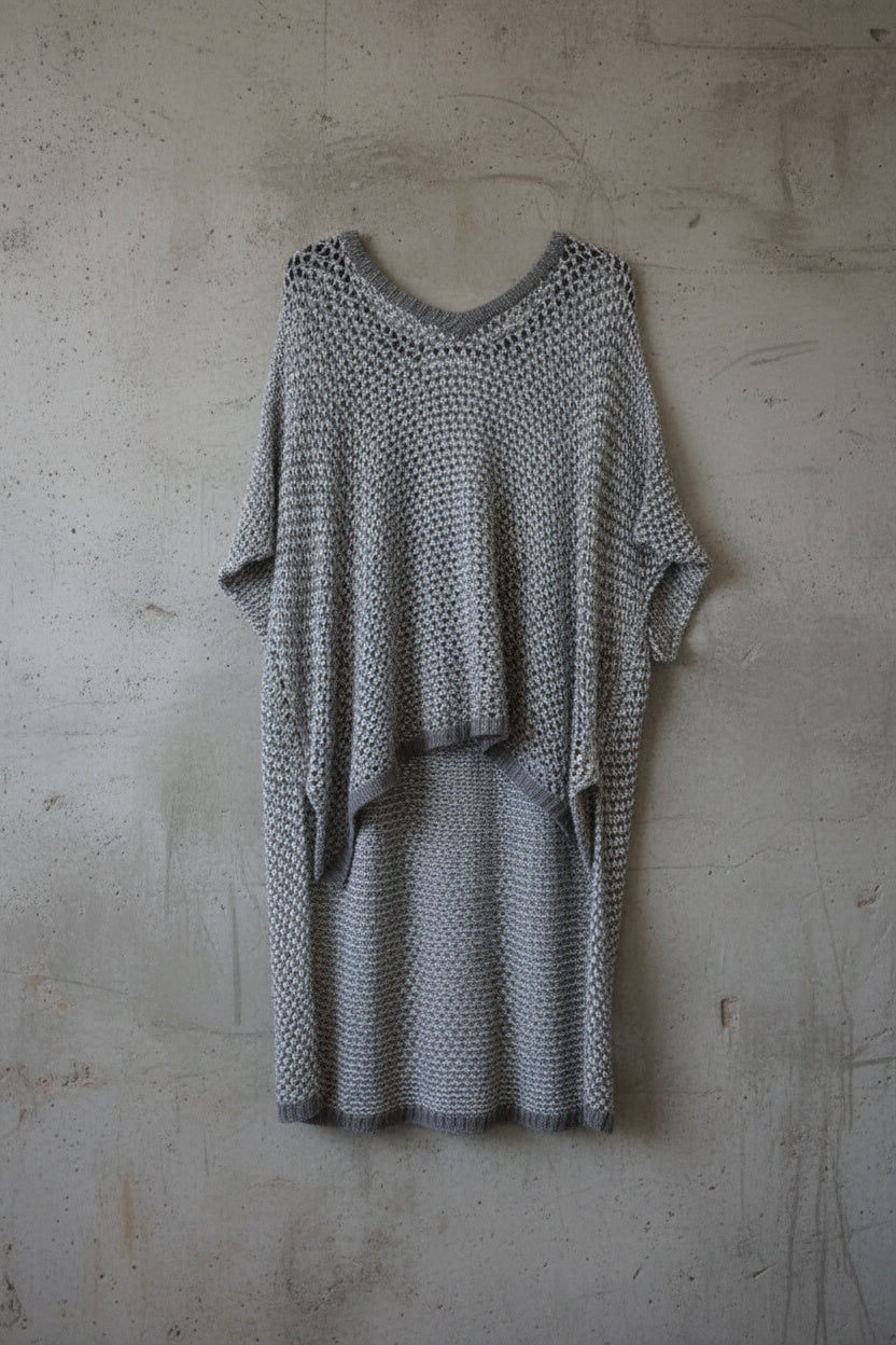 Pull gris asymétrique – by Zainab
