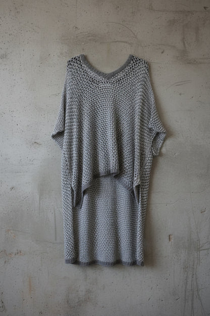 Pull gris asymétrique – by Zainab