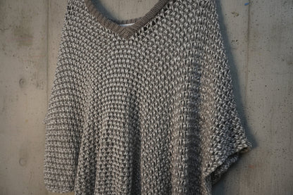 Pull gris asymétrique – by Zainab