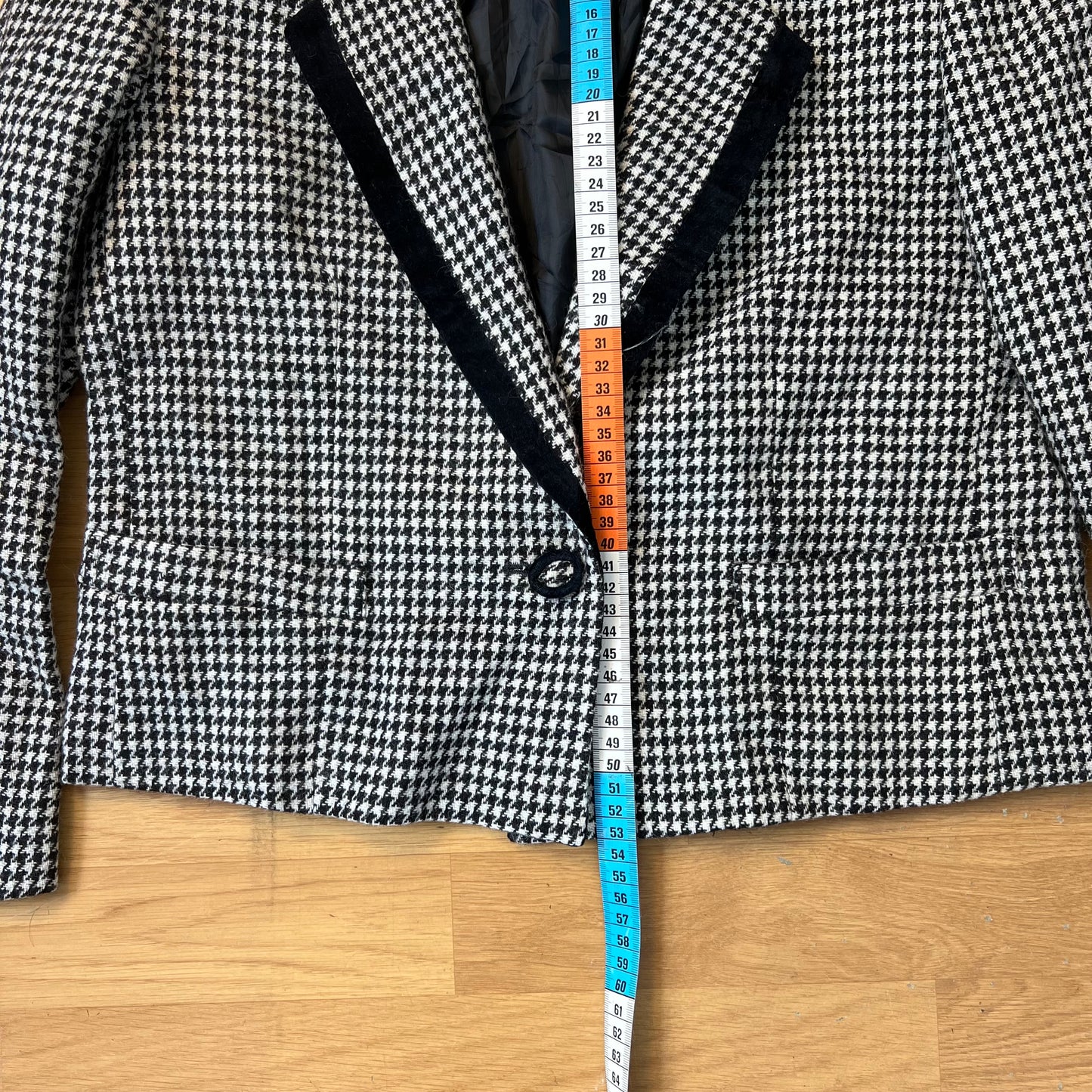 Blazer court pied-de-poule noir et blanc by ZAINAB
