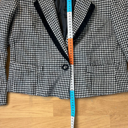Blazer court pied-de-poule noir et blanc by ZAINAB