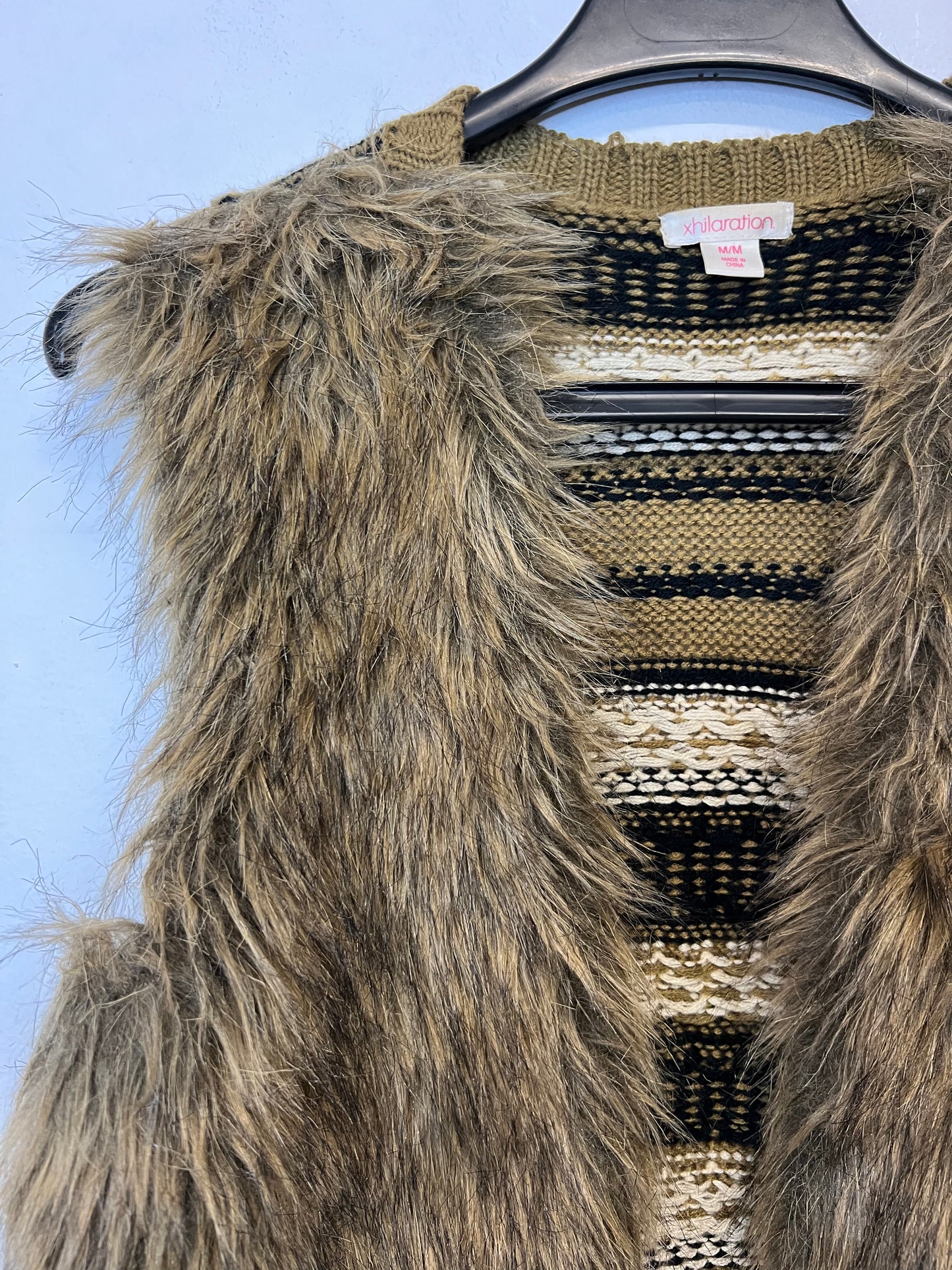 Gilet En Maille - by BÉATRICE