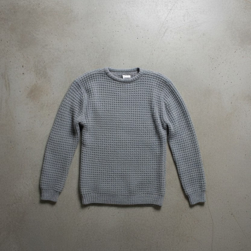 Pull gris – by Zainab