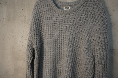 Pull gris – by Zainab