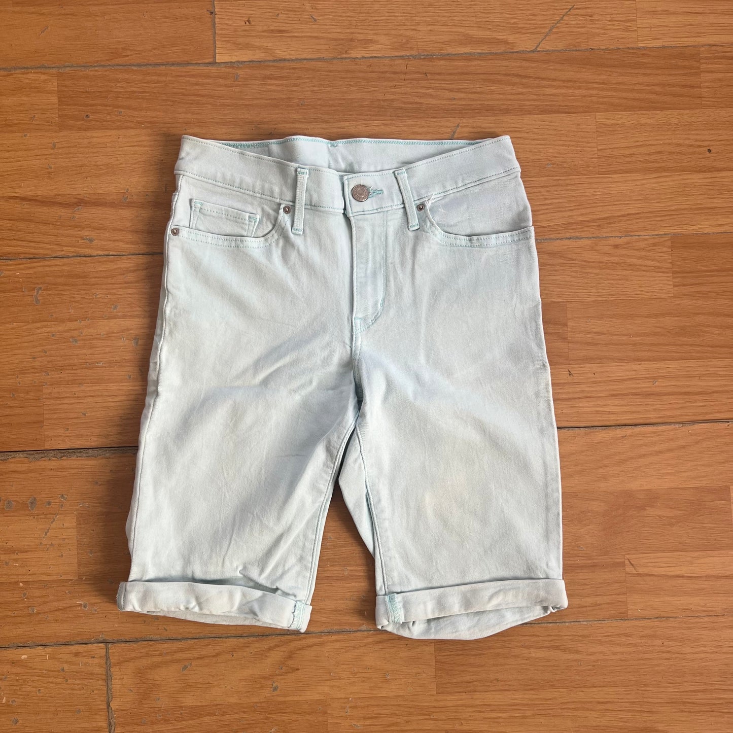 Short en jean bleu clair - Levi’s - Taille 27 by SARLOTTE