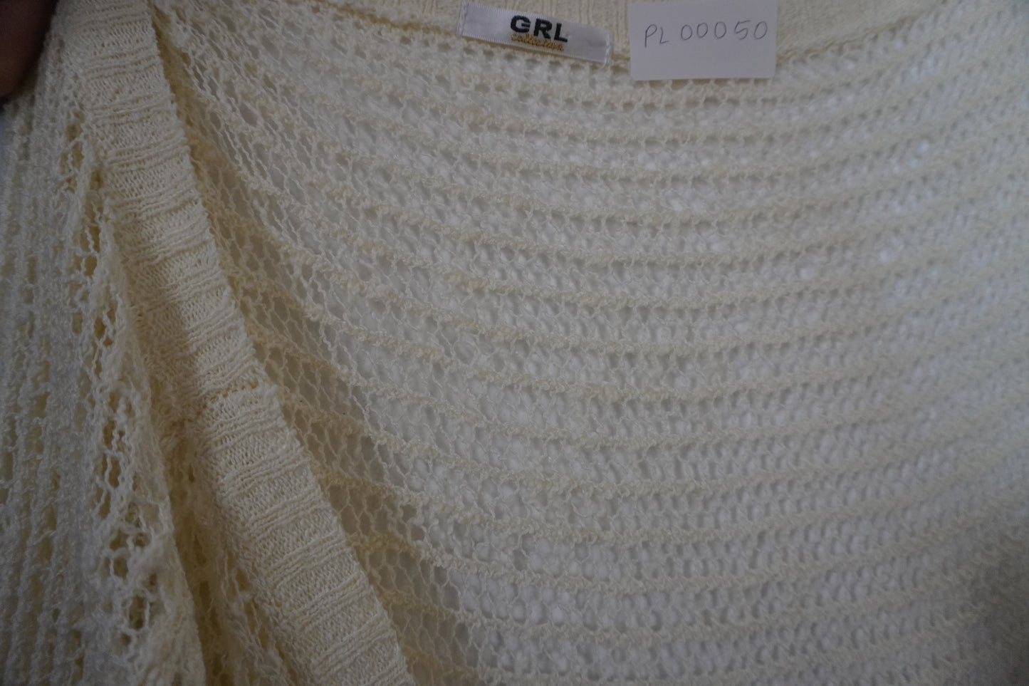 Shrug blanc en maille – by Zainab