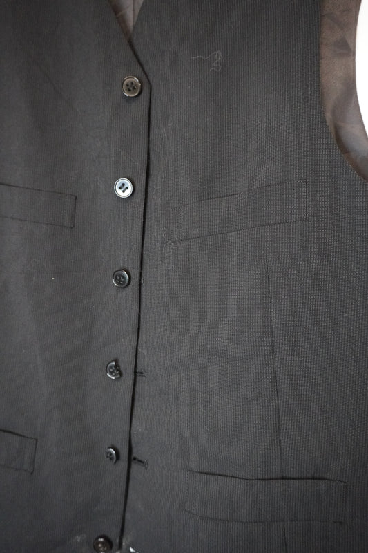 Gilet sans manches noir – by Zainab