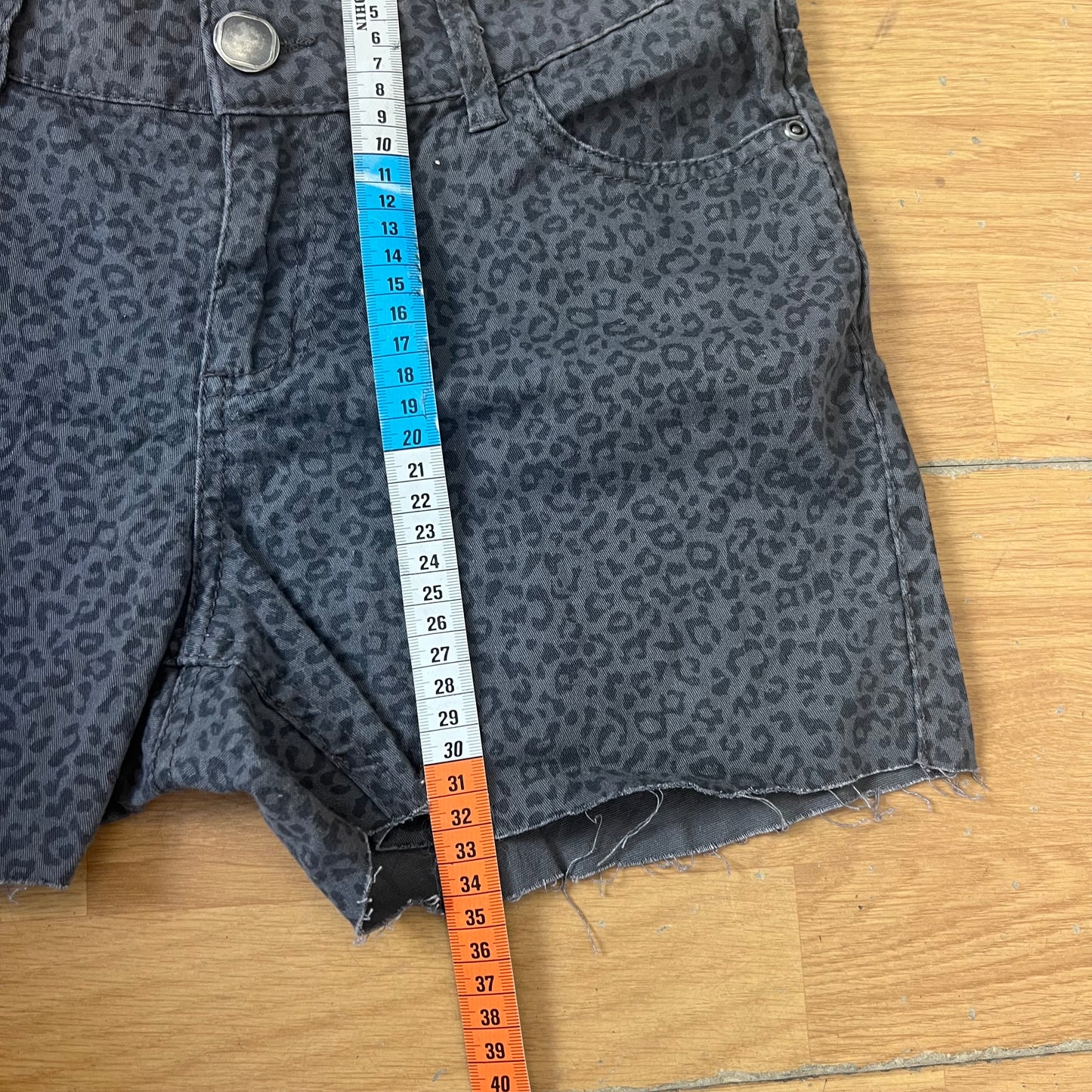 Short en jean imprimé léopard noir et gris - Janina - Taille 38 by SARLOTTE