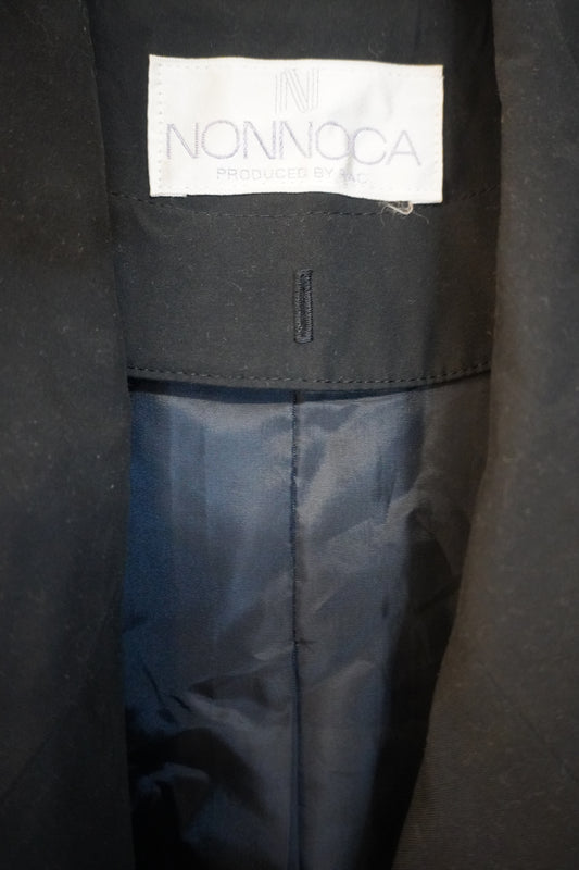 Trench noir moderne et structuré – BY SARAH