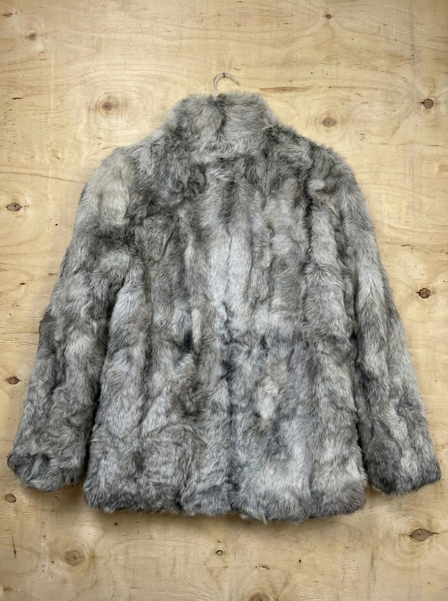 Manteau En Fourrure - by BÉATRICE