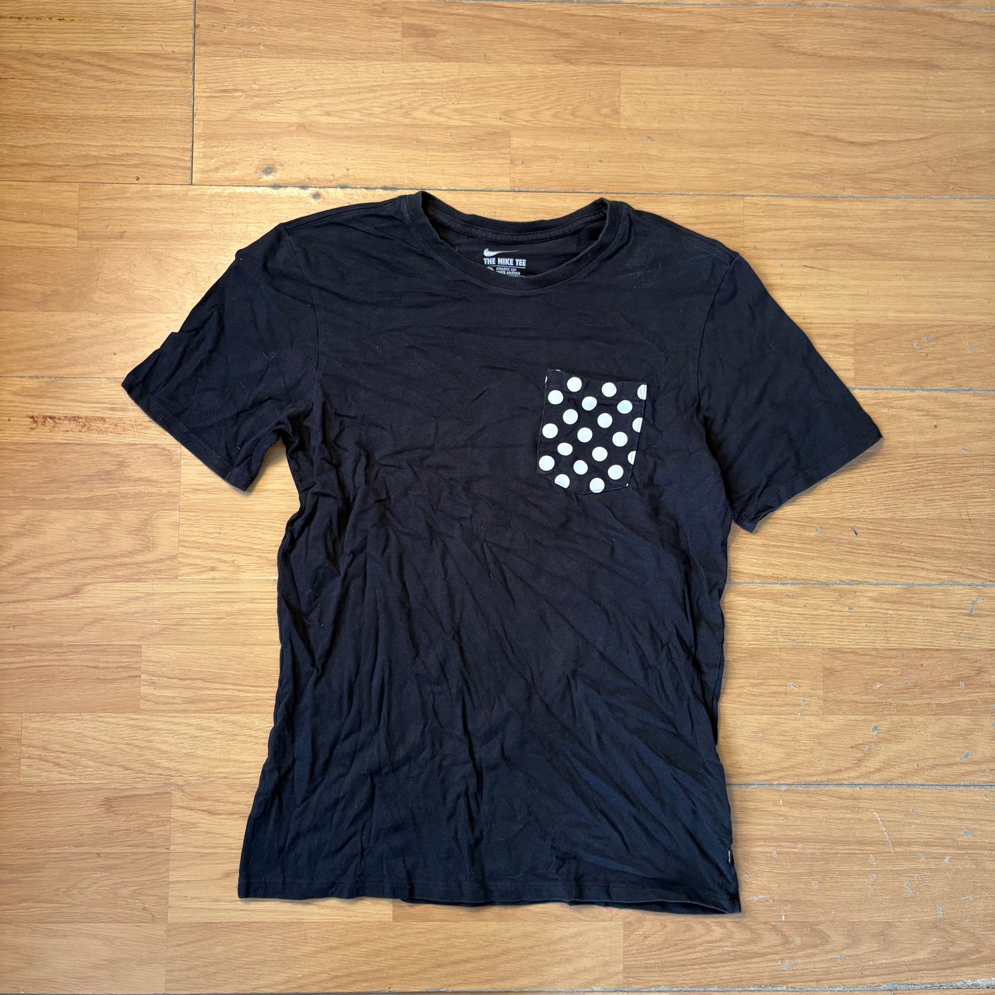 T-shirt noir poche à pois - Nike - Taille M