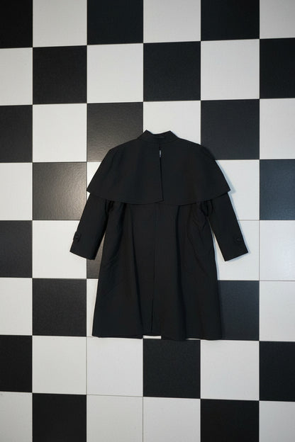 Trench noir moderne et structuré – BY SARAH